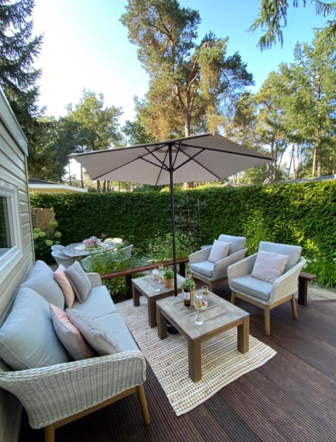Luxe Chalet Met Prachtig Terras Op De Veluwe , Veel Privacy Hoenderloo Eksteriør billede